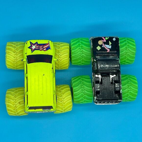 VTG Road Champs 1987 Diecast Lot of 2 Monster Trucks Dodge Caravan Chevy 4x4 - Picture 4 of 16